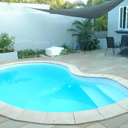 Captains Quarters Poolside Villa Flic en Flac Exterior photo