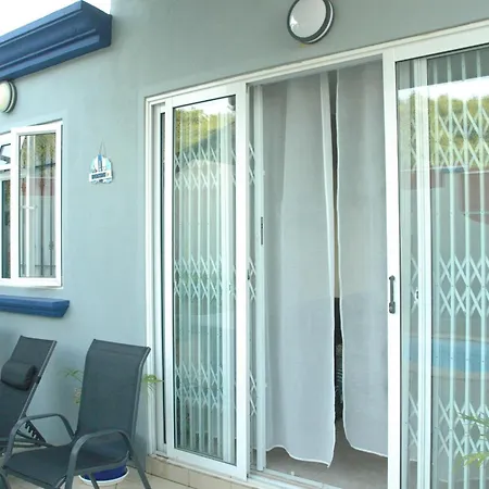 Captains Quarters Poolside Villa Flic en Flac Exterior photo
