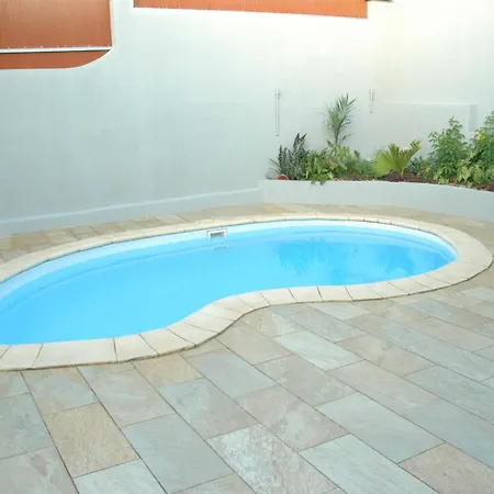 Captains Quarters Poolside Villa Flic en Flac Exterior photo