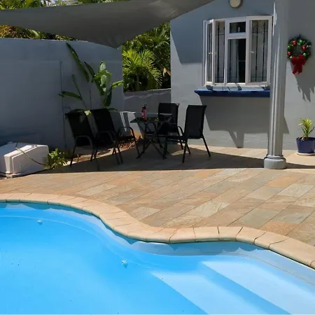 Captains Quarters Poolside Villa Flic en Flac Exterior photo