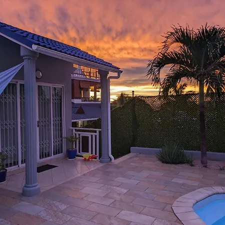Captains Quarters Poolside Villa Flic en Flac Exterior photo