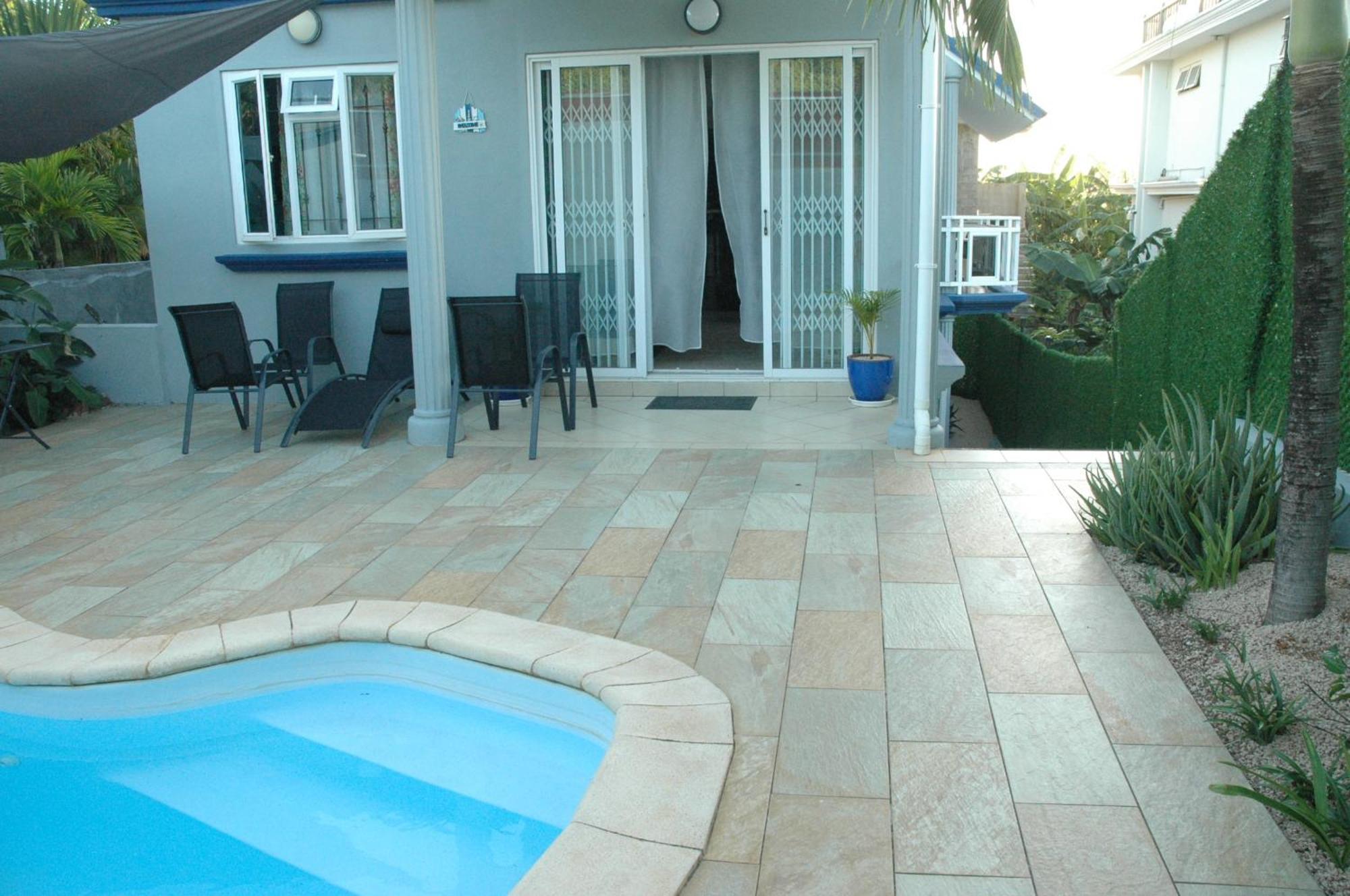 Captains Quarters Poolside Apartment *