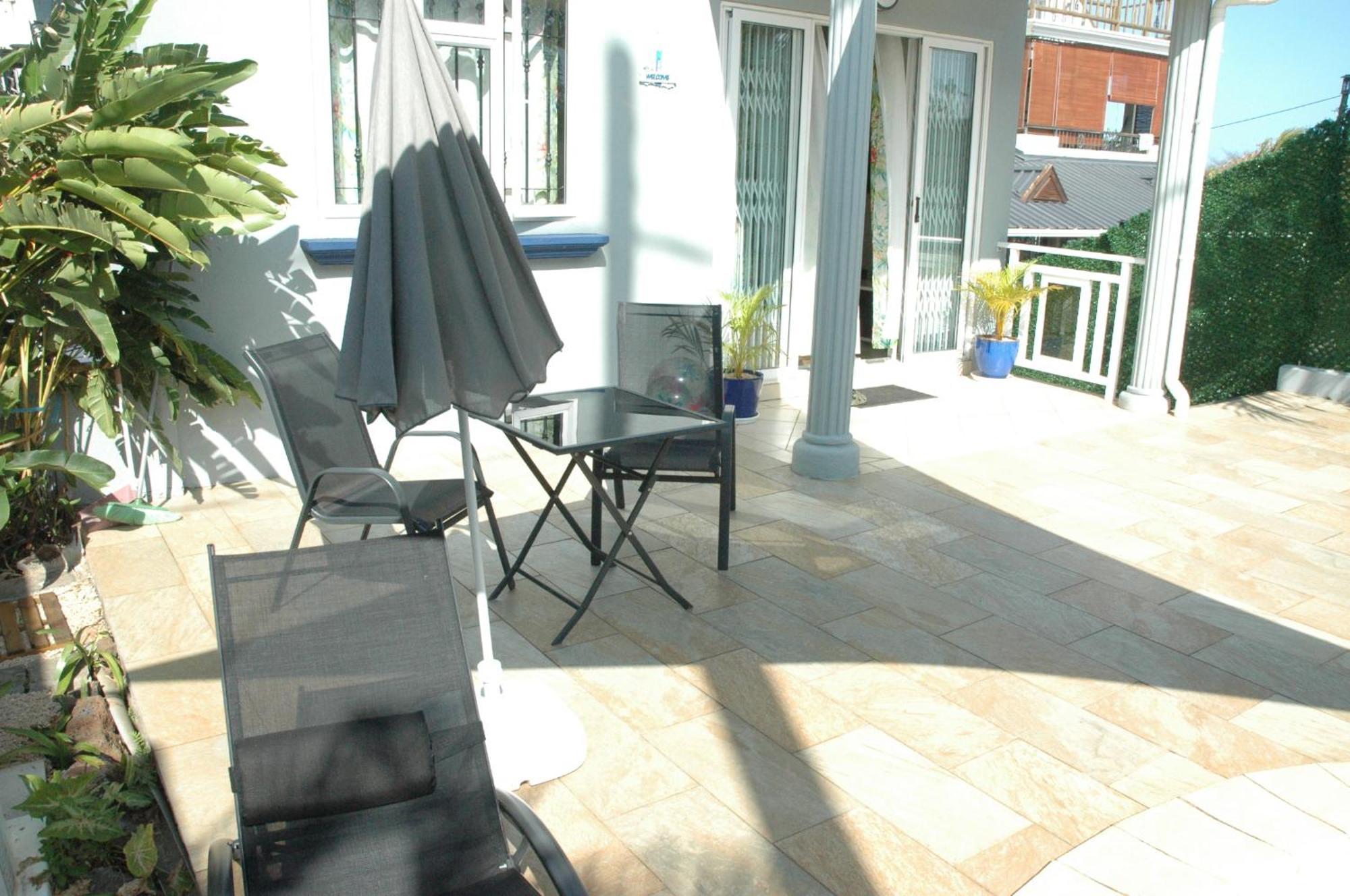 Captains Quarters Poolside Apartment Flic en Flac