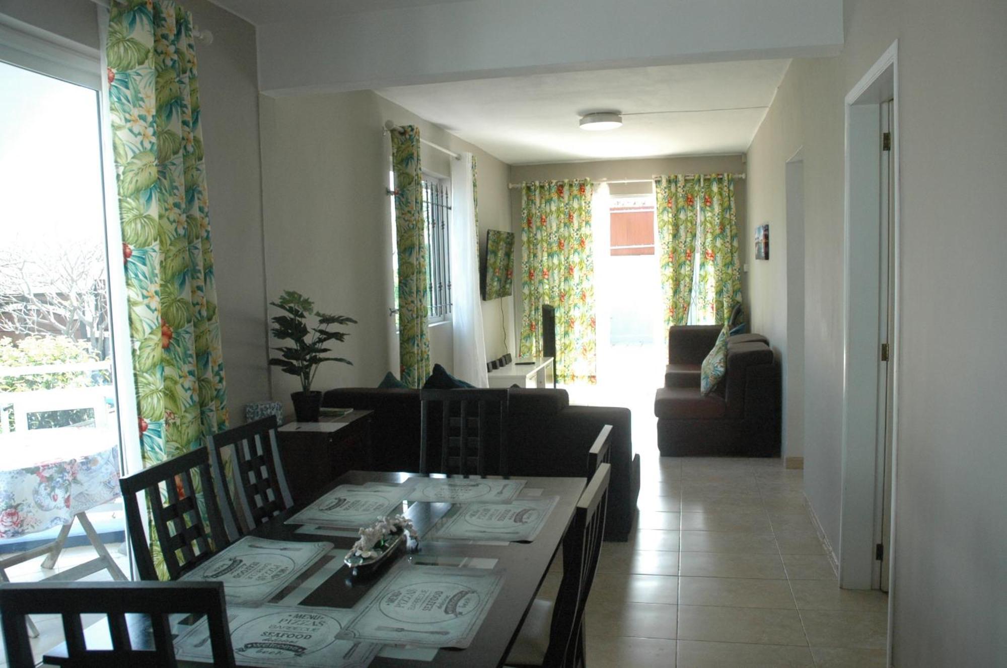 Captains Quarters Poolside Apartment *