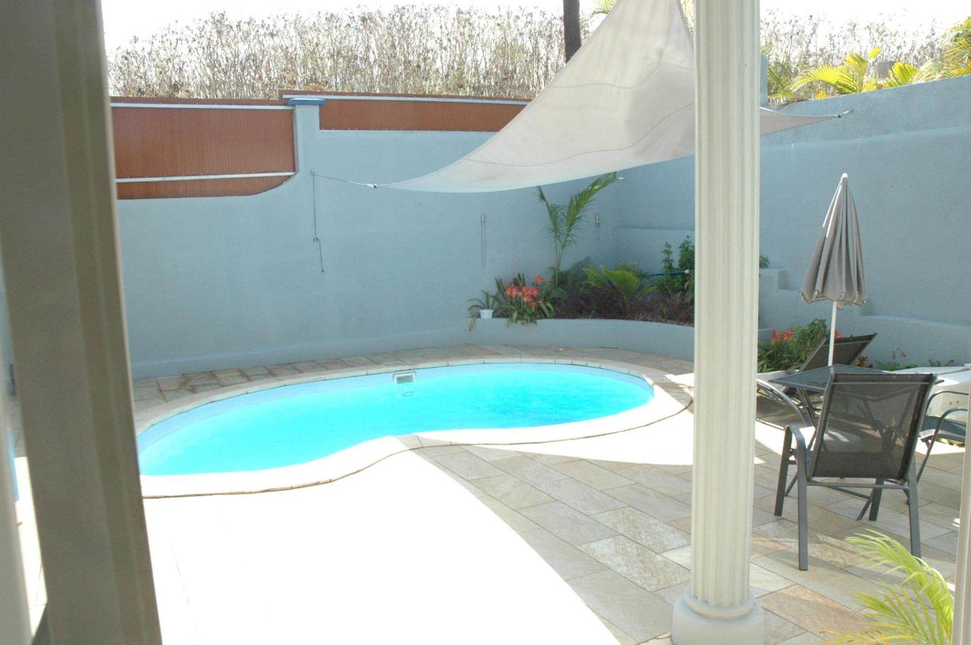 Captains Quarters Poolside Apartment Flic en Flac